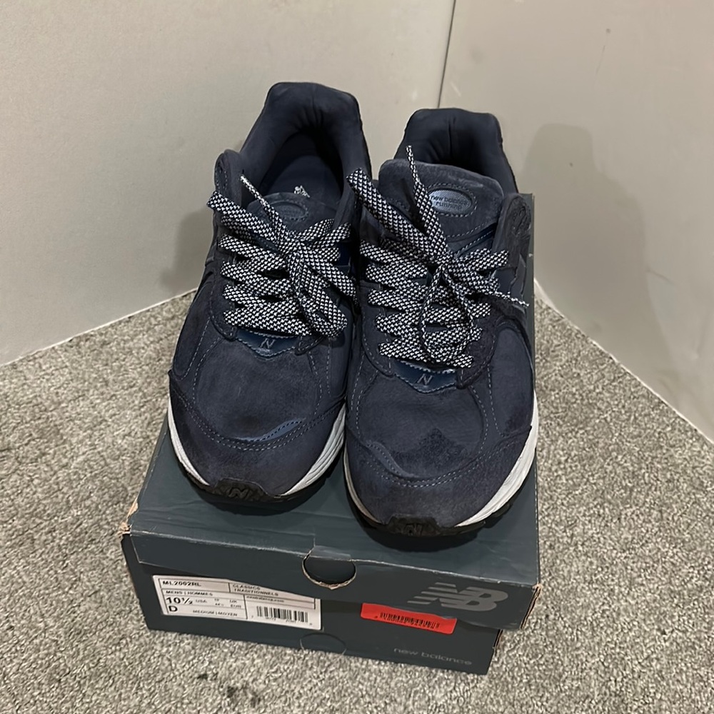 Men USA Size 10.5 New Balance 2002Rs Navy